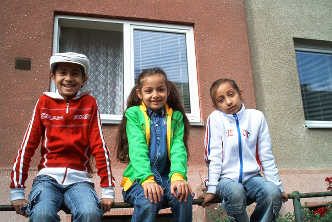 Tres niños romaníes en la República Checa