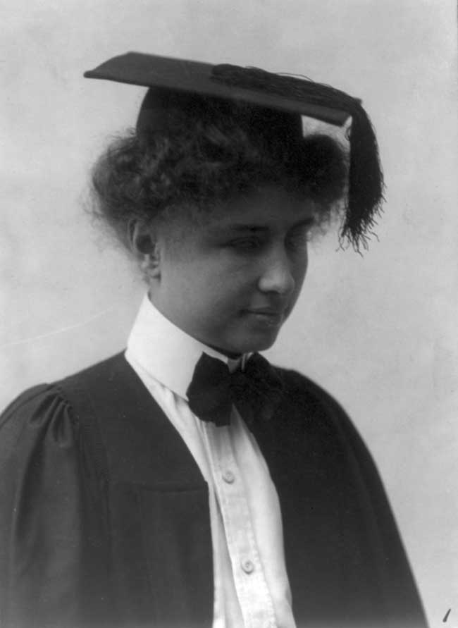 Hellen Keller en el momento de su graduación